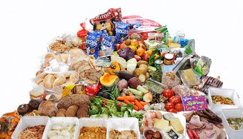1200px-42.4_kg_of_food_found_in_New_Zealand_household_rubbish_bins