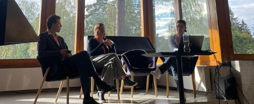 Jesse Wright (ODI) discusses deployments of Solid with Elfi Goesaert (VITO) and Brecht Wyns (Athumi)