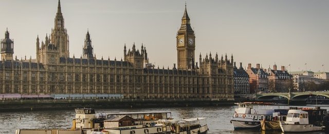 Boats on Thames in front of Houses of Parliament, Westminster