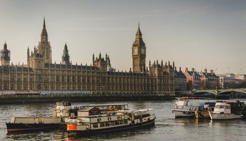 Boats on Thames in front of Houses of Parliament, Westminster